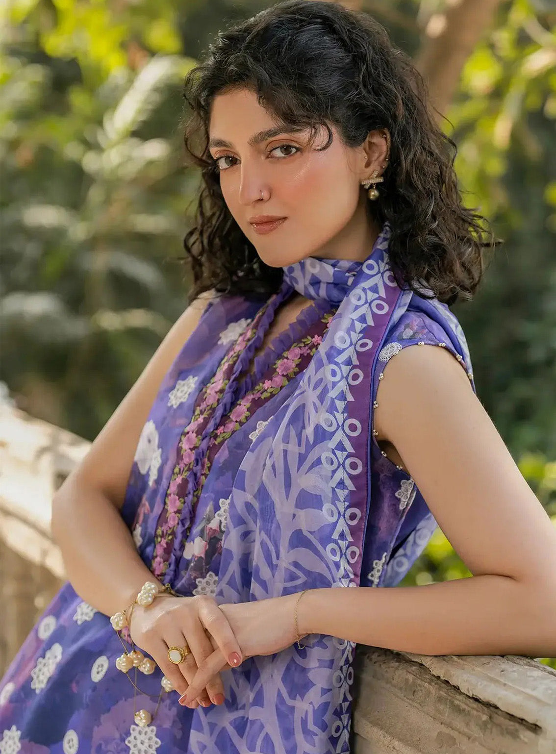 Gulkari By Asifa & Nabeel Embroidered Lawn 3 Piece Unstitched Suit AN25G D-GKL-11 OPHELIA Gulkari By Asifa & Nabeel Embroidered Lawn 3 Piece Unstitched Suit AN25G D-GKL-11 OPHELIA