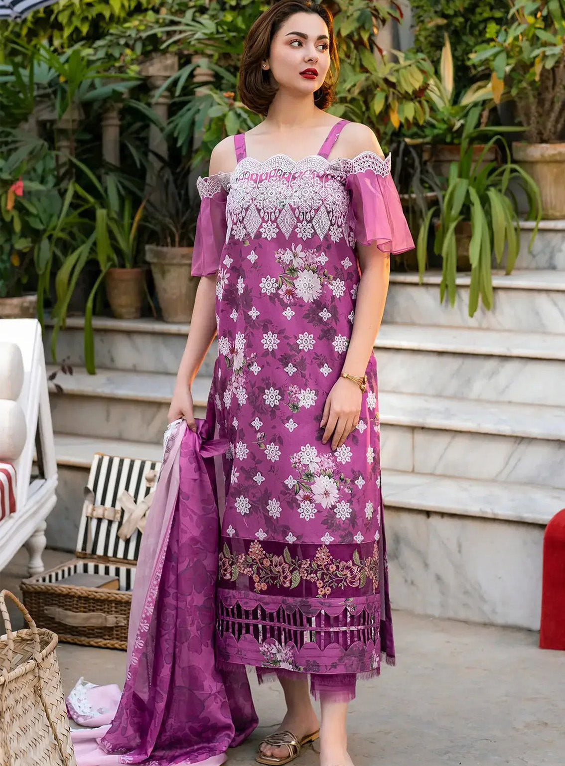 Gulkari By Asifa & Nabeel Embroidered Lawn 3 Piece Unstitched Suit AN25G D-GKL-12 AURA Gulkari By Asifa & Nabeel Embroidered Lawn 3 Piece Unstitched Suit AN25G D-GKL-12 AURA