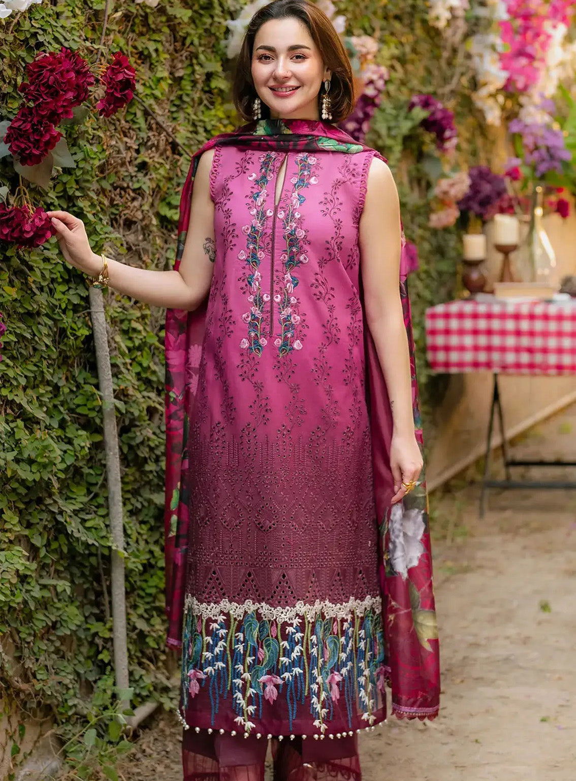 Gulkari By Asifa & Nabeel Embroidered Lawn 3 Piece Unstitched Suit AN25G D-GKL-13 SUNKISSED GARDEN Gulkari By Asifa & Nabeel Embroidered Lawn 3 Piece Unstitched Suit AN25G D-GKL-13 SUNKISSED GARDEN