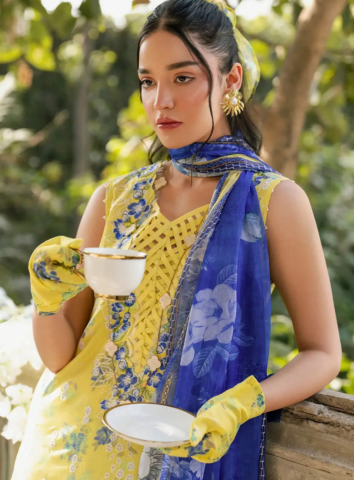 Gulkari By Asifa & Nabeel Embroidered Lawn 3 Piece Unstitched Suit AN25G D-GKL-15 SUNLIT BREEZE Gulkari By Asifa & Nabeel Embroidered Lawn 3 Piece Unstitched Suit AN25G D-GKL-15 SUNLIT BREEZE