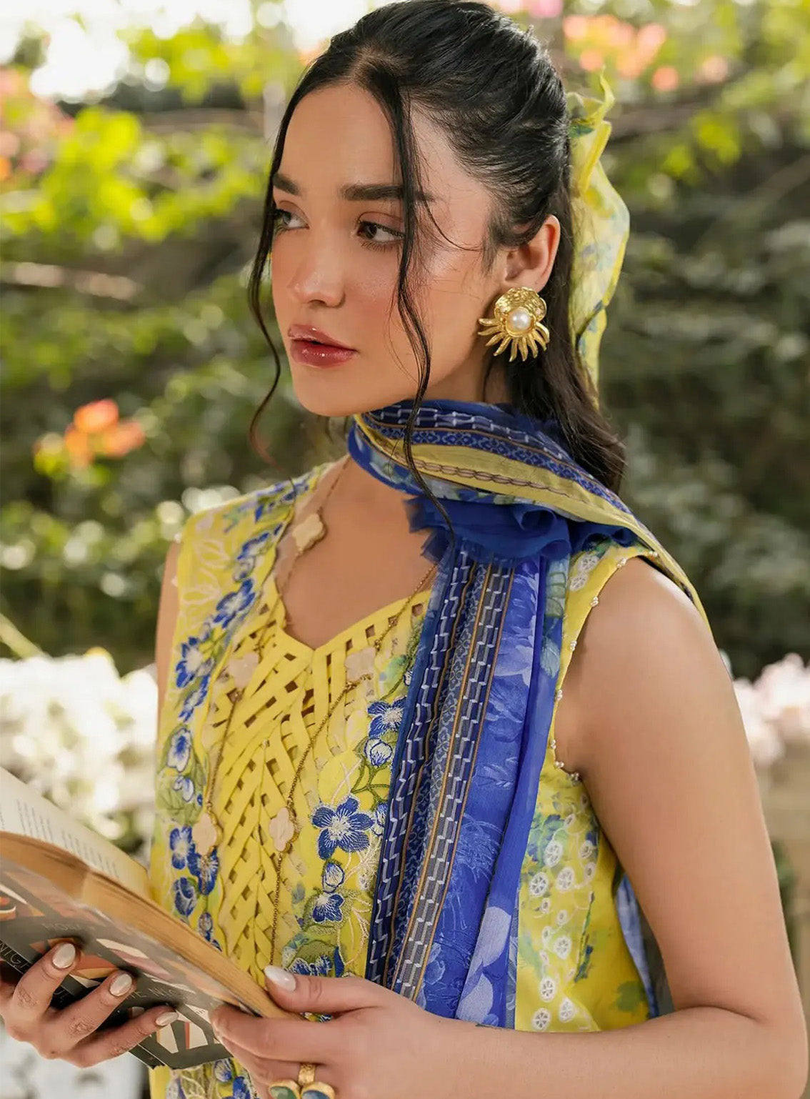 Gulkari By Asifa & Nabeel Embroidered Lawn 3 Piece Unstitched Suit AN25G D-GKL-15 SUNLIT BREEZE Gulkari By Asifa & Nabeel Embroidered Lawn 3 Piece Unstitched Suit AN25G D-GKL-15 SUNLIT BREEZE