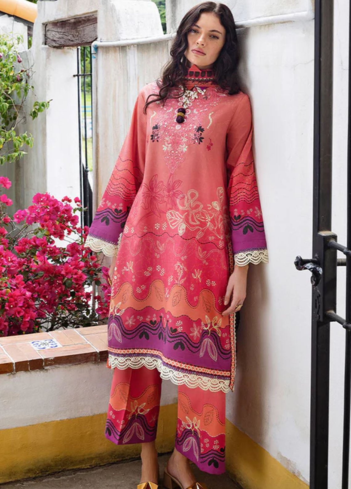 Hemline Mirasol By Mushq Printed Cambric 3 Piece Unstitched Suit MQ25HLMPC D-3B AMBER LUZ Hemline Mirasol By Mushq Printed Cambric 3 Piece Unstitched Suit MQ25HLMPC D-3B AMBER LUZ