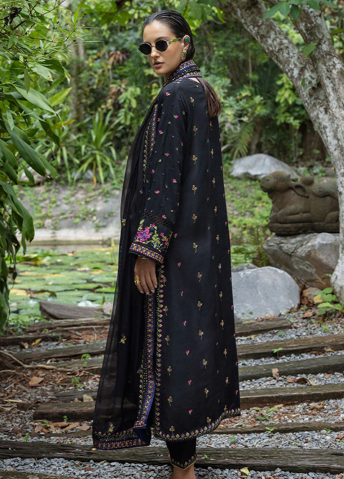 Hemline Nuvera By Mushq Embroidered Raw Silk 3 Piece Unstitched Suit MQ25HLNRS D-08 ONYXA Hemline Nuvera By Mushq Embroidered Raw Silk 3 Piece Unstitched Suit MQ25HLNRS D-08 ONYXA