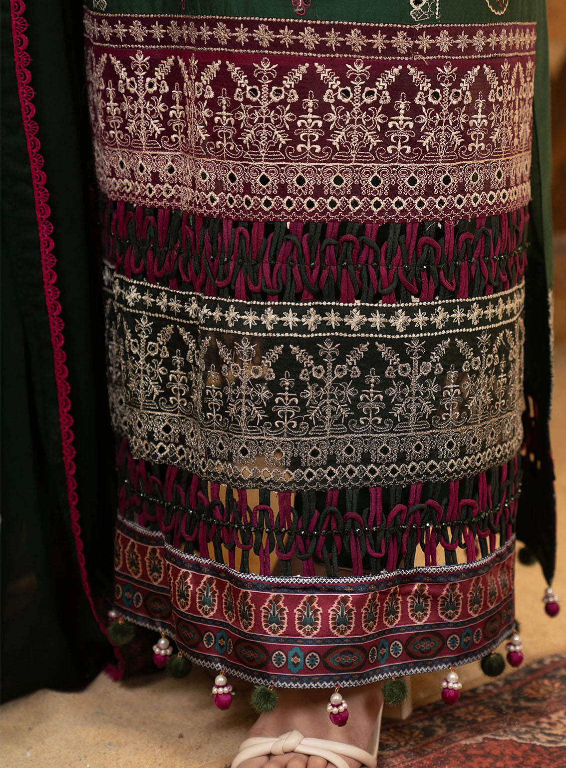 HemStitch Luxury Embroidered Lawn 3 Piece Unstitched Suit HS24LL D-01 BOTTLE GREEN HemStitch Luxury Embroidered Lawn 3 Piece Unstitched Suit HS24LL D-01 BOTTLE GREEN