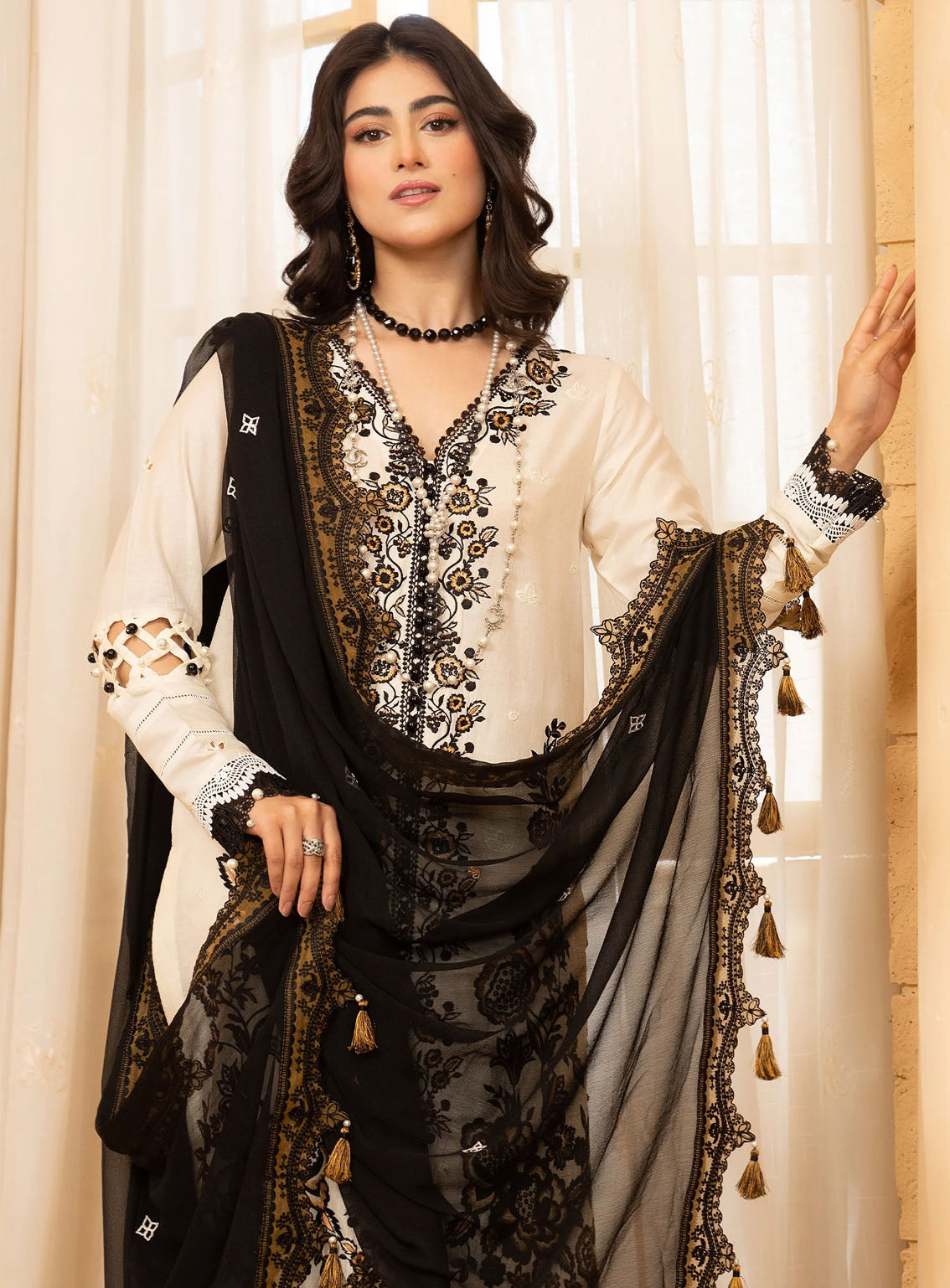 HemStitch Luxury Embroidered Lawn 3 Piece Unstitched Suit HS24LL D-07 PRESTIGE HemStitch Luxury Embroidered Lawn 3 Piece Unstitched Suit HS24LL D-07 PRESTIGE