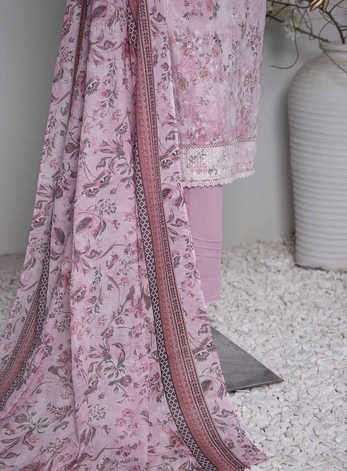 HZ Premium Dhagakari Embroidered Lawn 3 Piece Unstitched Suit HZ24PD D-798 HZ Premium Dhagakari Embroidered Lawn 3 Piece Unstitched Suit HZ24PD D-798