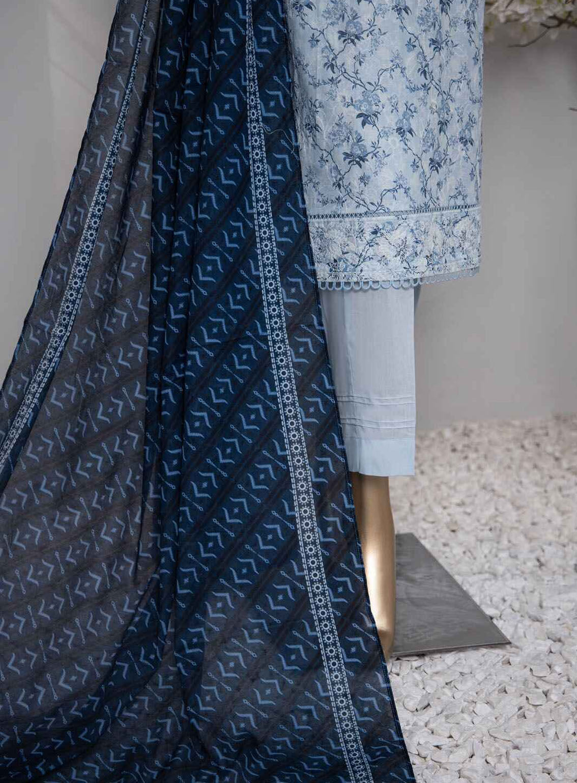 HZ Premium Dhagakari Embroidered Lawn 3 Piece Unstitched Suit HZ24PD D-799 HZ Premium Dhagakari Embroidered Lawn 3 Piece Unstitched Suit HZ24PD D-799