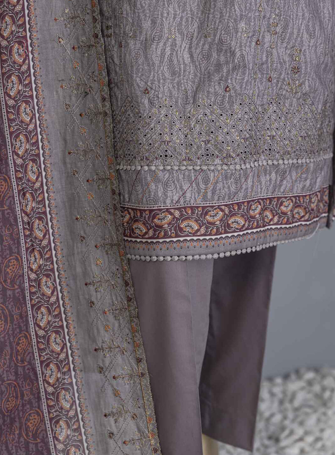 HZ Textile Premium Embroidered Lawn 3 Piece Unstitched Suit HZ24PEL PCE-750 HZ Textile Premium Embroidered Lawn 3 Piece Unstitched Suit HZ24PEL PCE-750