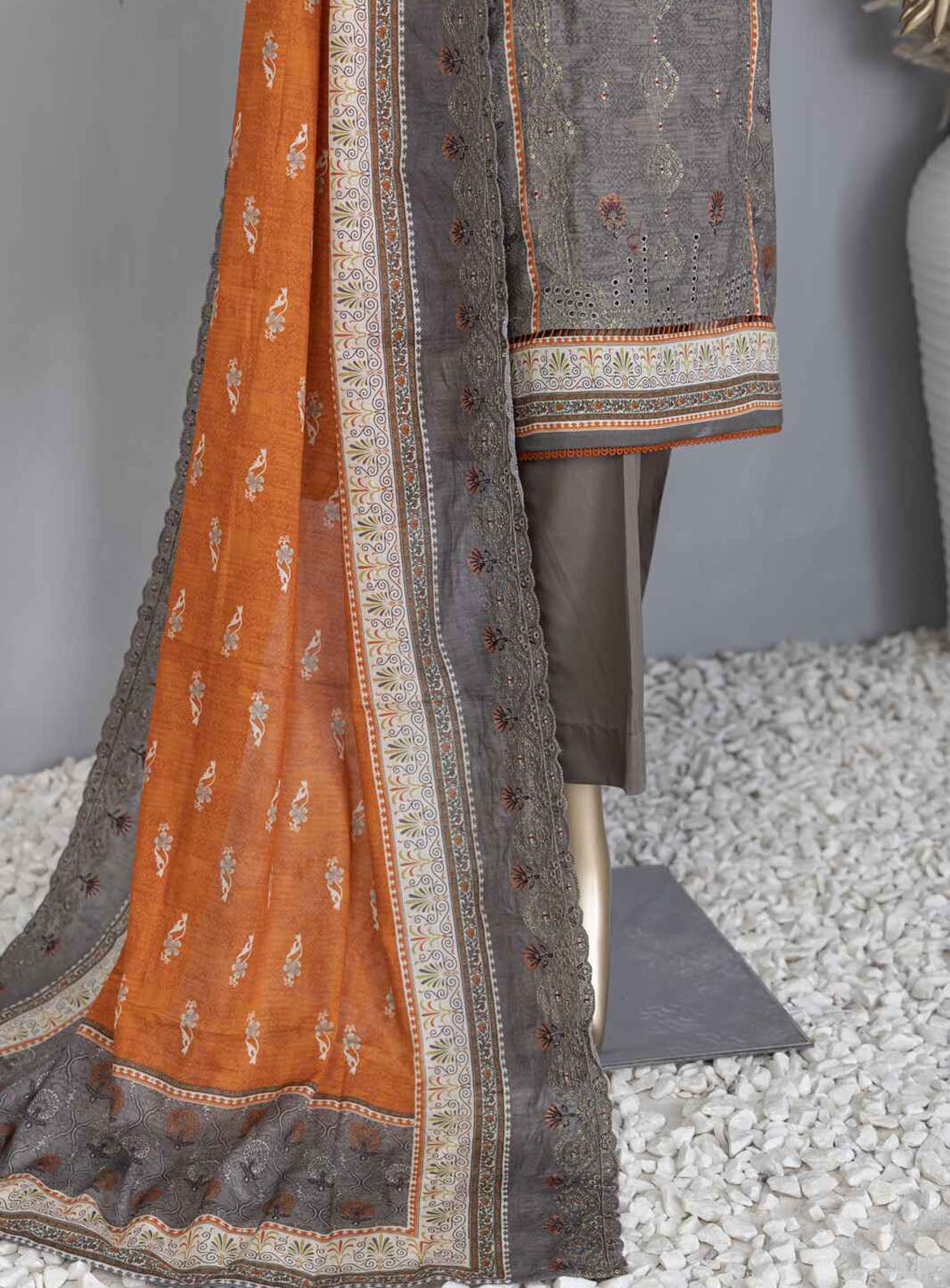 HZ Textile Premium Embroidered Lawn 3 Piece Unstitched Suit HZ24PEL PCE-752 HZ Textile Premium Embroidered Lawn 3 Piece Unstitched Suit HZ24PEL PCE-752