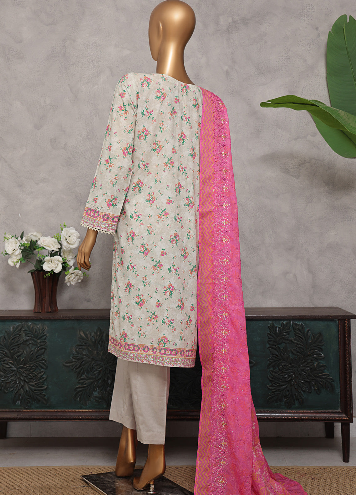 HZ Textile Premium Embroidered Lawn 3 Piece Unstitched Suit HZ25PEL PCE-944 HZ Textile Premium Embroidered Lawn 3 Piece Unstitched Suit HZ25PEL PCE-944