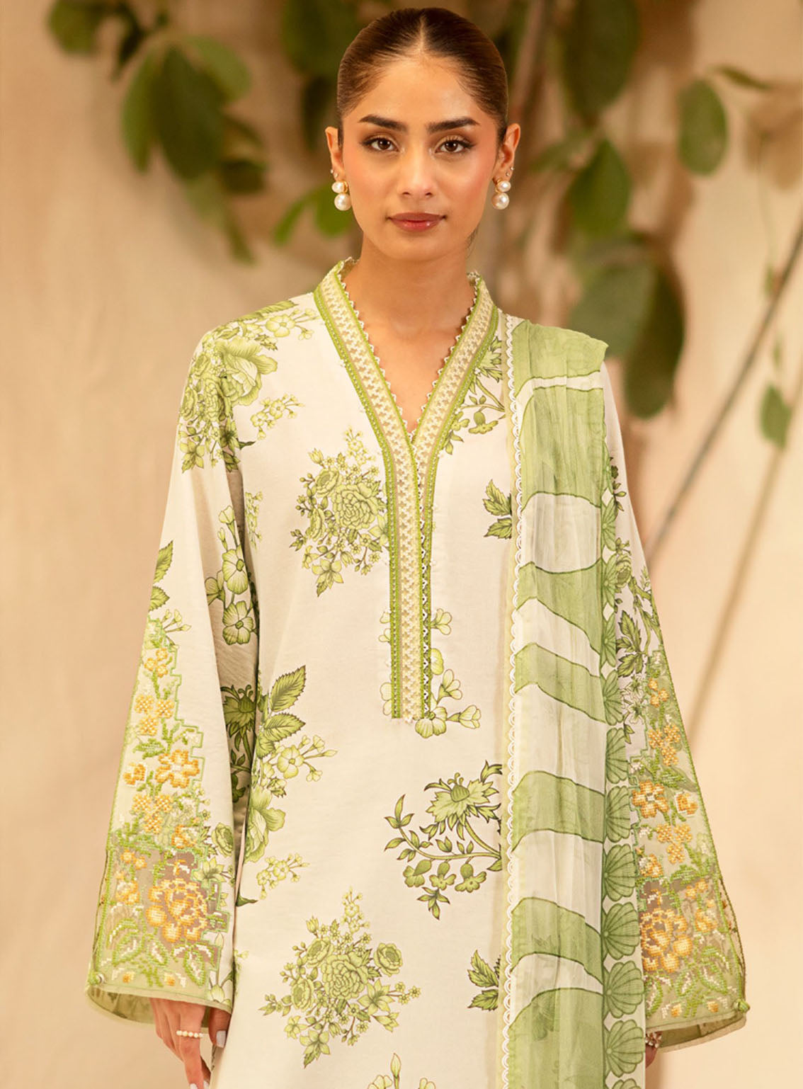Ilara By Seran Embroidered Cambric 3 Piece Unstitched Suit SRN24I D-05 VERTE Ilara By Seran Embroidered Cambric 3 Piece Unstitched Suit SRN24I D-05 VERTE
