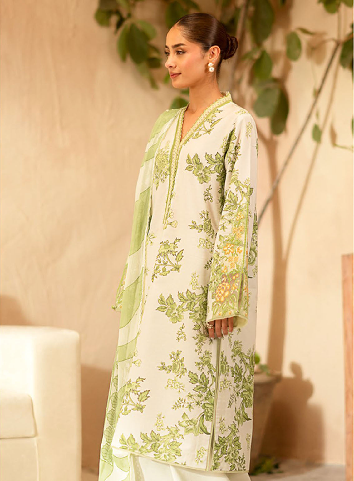 Ilara By Seran Embroidered Cambric 3 Piece Unstitched Suit SRN24I D-05 VERTE Ilara By Seran Embroidered Cambric 3 Piece Unstitched Suit SRN24I D-05 VERTE