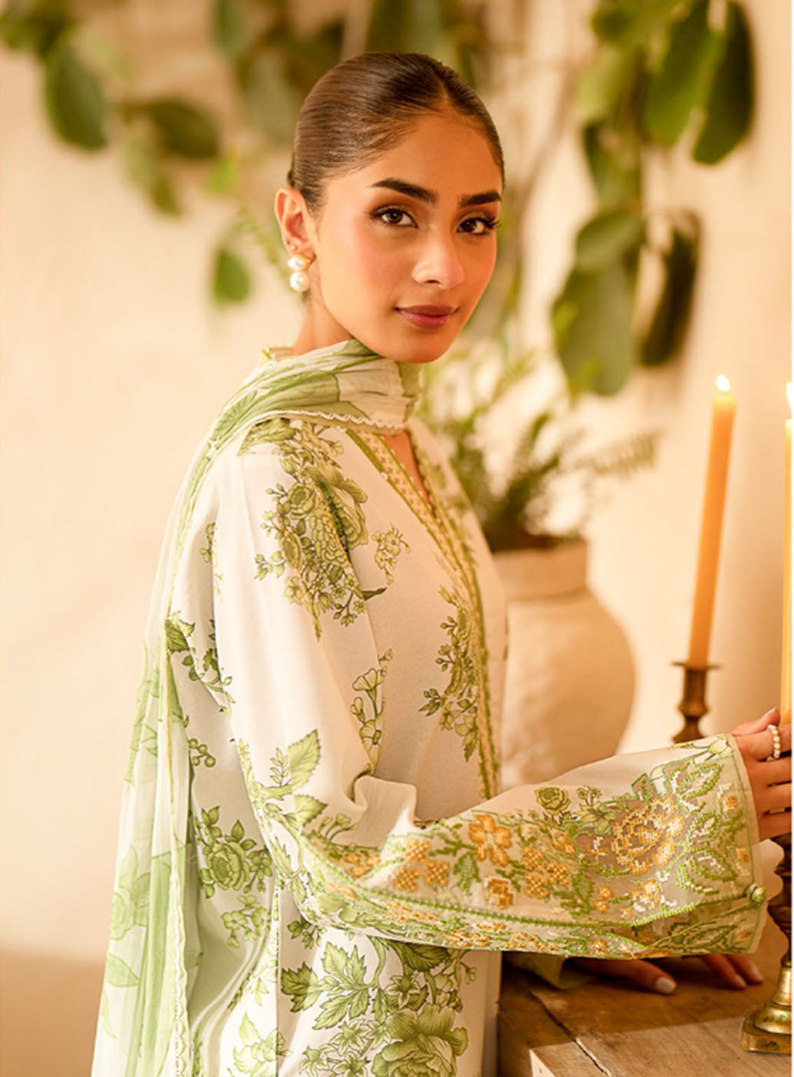 Ilara By Seran Embroidered Cambric 3 Piece Unstitched Suit SRN24I D-05 VERTE Ilara By Seran Embroidered Cambric 3 Piece Unstitched Suit SRN24I D-05 VERTE