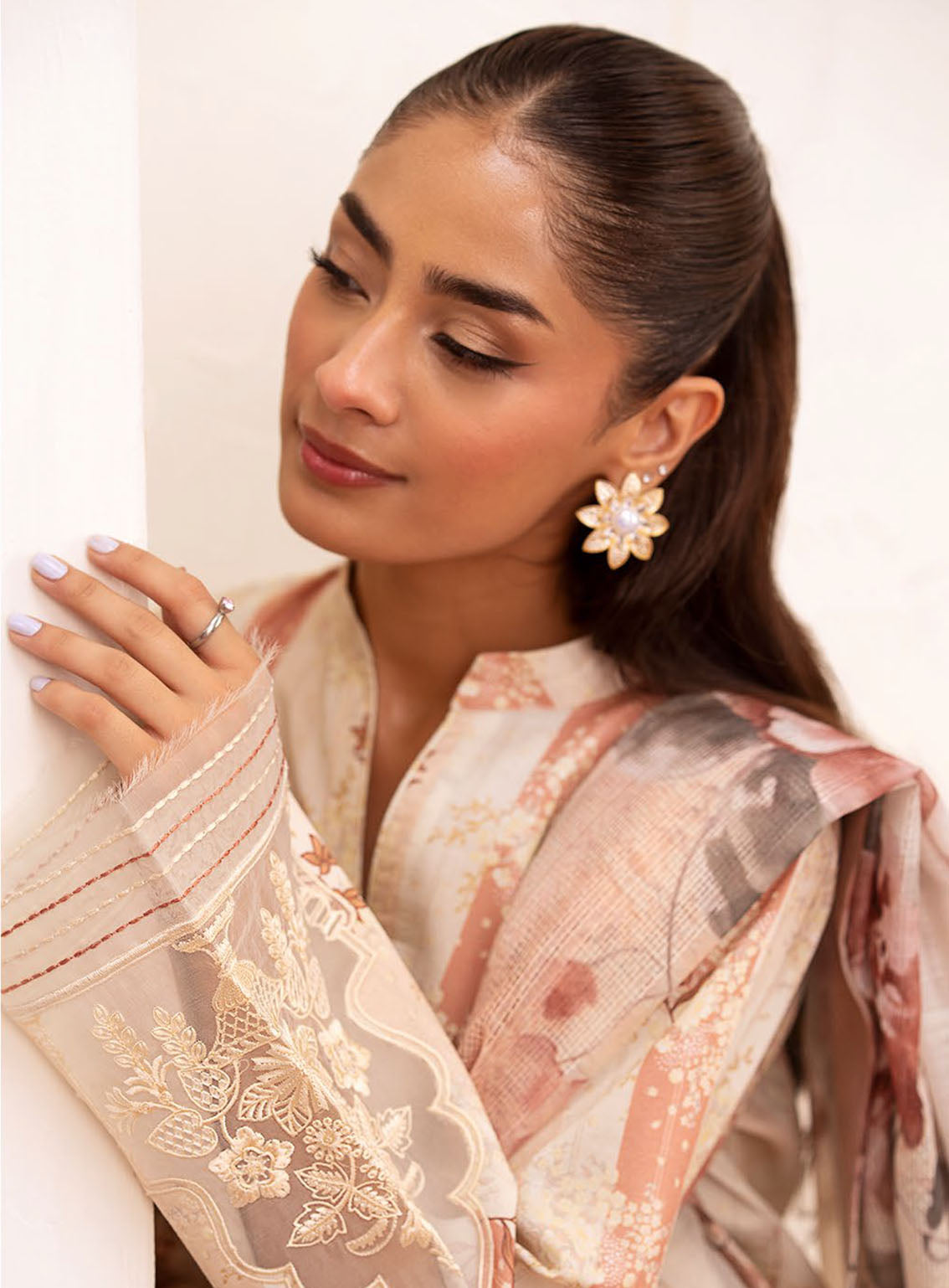 Ilara By Seran Embroidered Cambric 3 Piece Unstitched Suit SRN24I D-08 PIVOINE Ilara By Seran Embroidered Cambric 3 Piece Unstitched Suit SRN24I D-08 PIVOINE