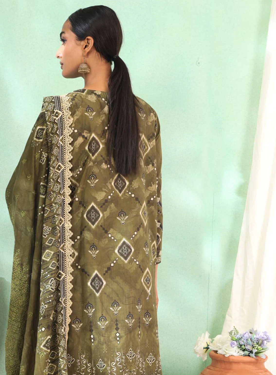 Imara By Rashid Textile Embroidered Lawn 3 Piece Unstitched Suit RT24IEL D-183 Imara By Rashid Textile Embroidered Lawn 3 Piece Unstitched Suit RT24IEL D-183