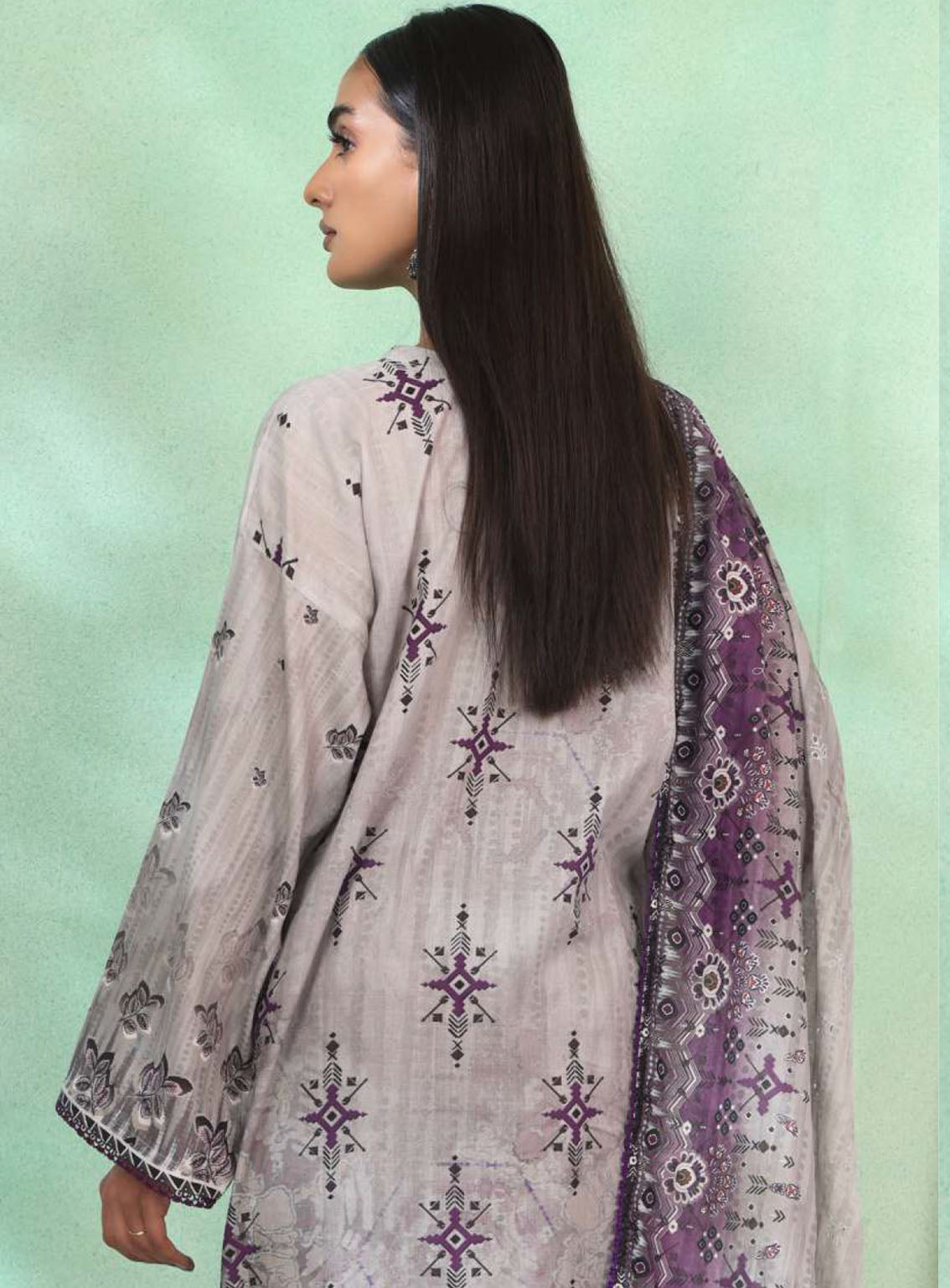 Imara By Rashid Textile Embroidered Lawn 3 Piece Unstitched Suit RT24IEL D-188 Imara By Rashid Textile Embroidered Lawn 3 Piece Unstitched Suit RT24IEL D-188