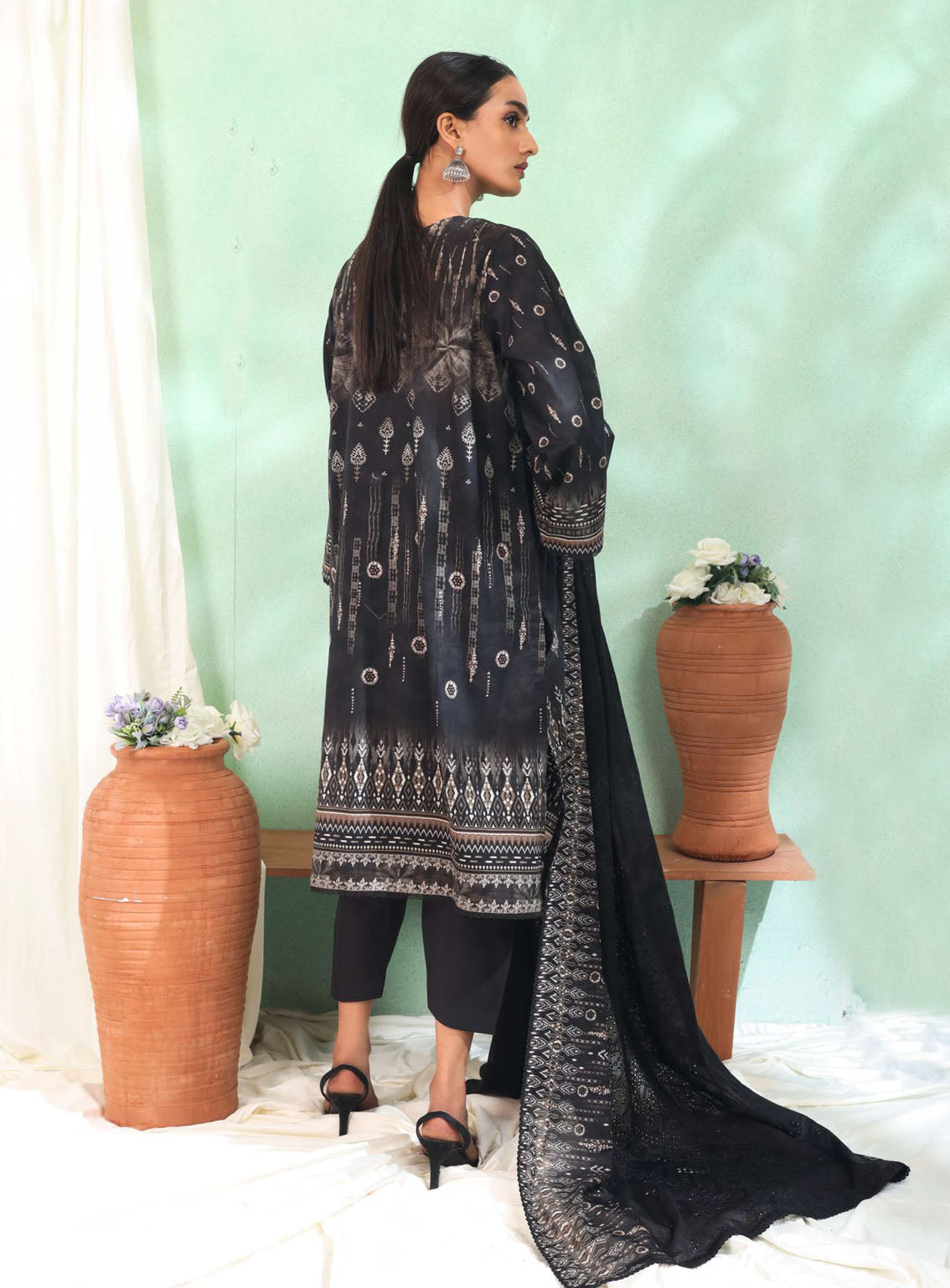 Imara By Rashid Textile Embroidered Lawn 3 Piece Unstitched Suit RT24IEL D-190 Imara By Rashid Textile Embroidered Lawn 3 Piece Unstitched Suit RT24IEL D-190