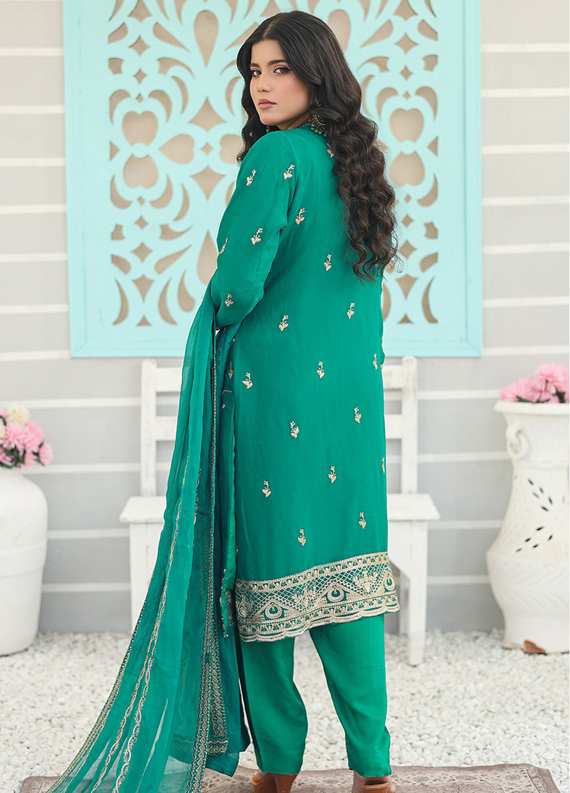 Inara By Azmeerah Embroidered Chiffon 3 Piece Semi Stitched Suit AZ24I D-05 LEYLA Inara By Azmeerah Embroidered Chiffon 3 Piece Semi Stitched Suit AZ24I D-05 LEYLA