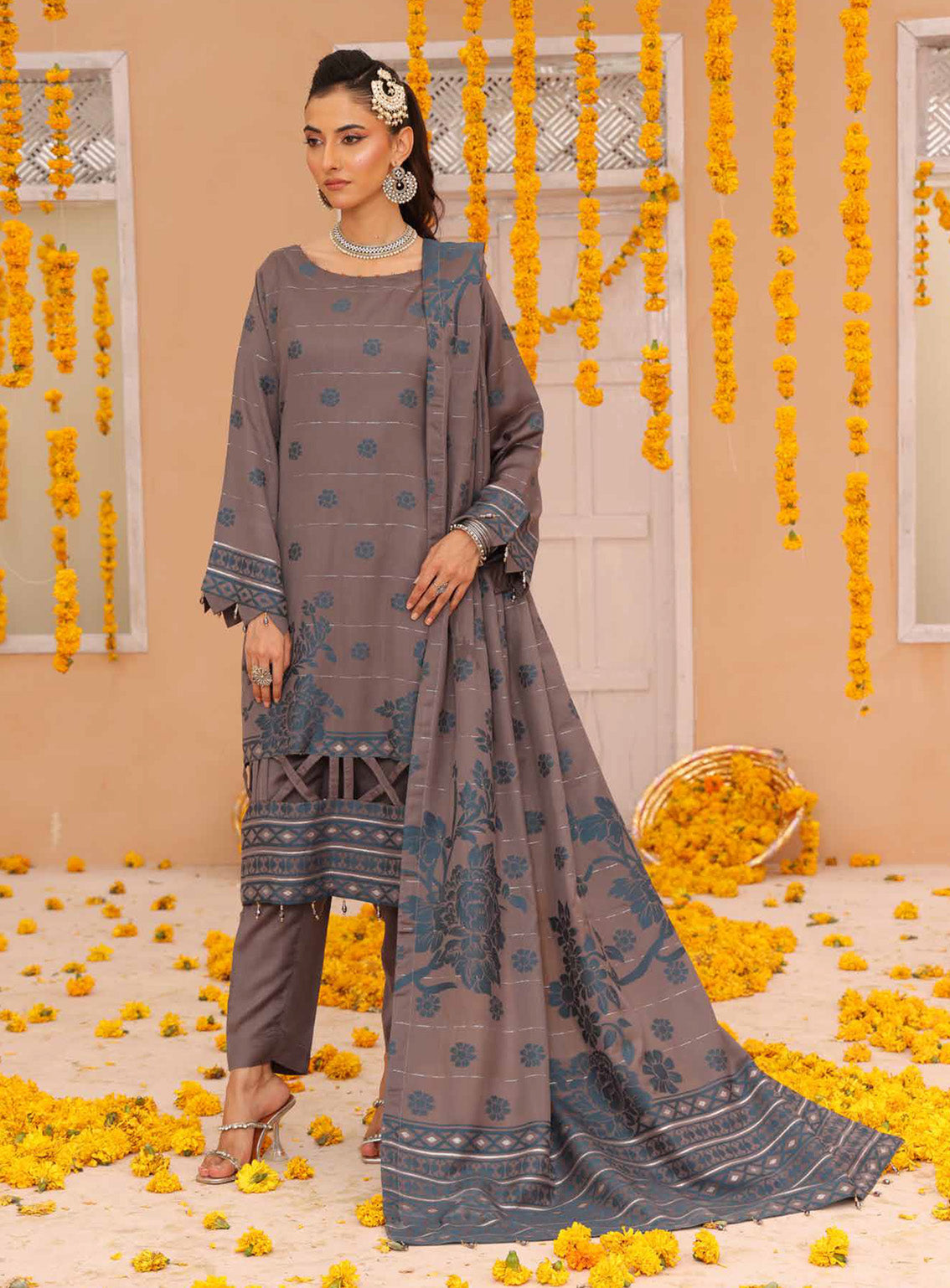 Inayat By Schick Zari Embroidered Viscose 3 Piece Unstitched Suit SDH24I D-02 Inayat By Schick Zari Embroidered Viscose 3 Piece Unstitched Suit SDH24I D-02