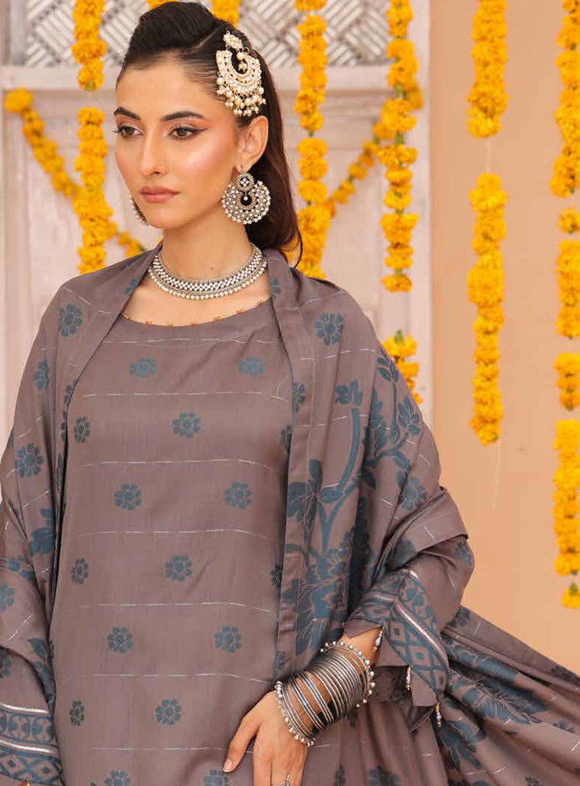 Inayat By Schick Zari Embroidered Viscose 3 Piece Unstitched Suit SDH24I D-02 Inayat By Schick Zari Embroidered Viscose 3 Piece Unstitched Suit SDH24I D-02