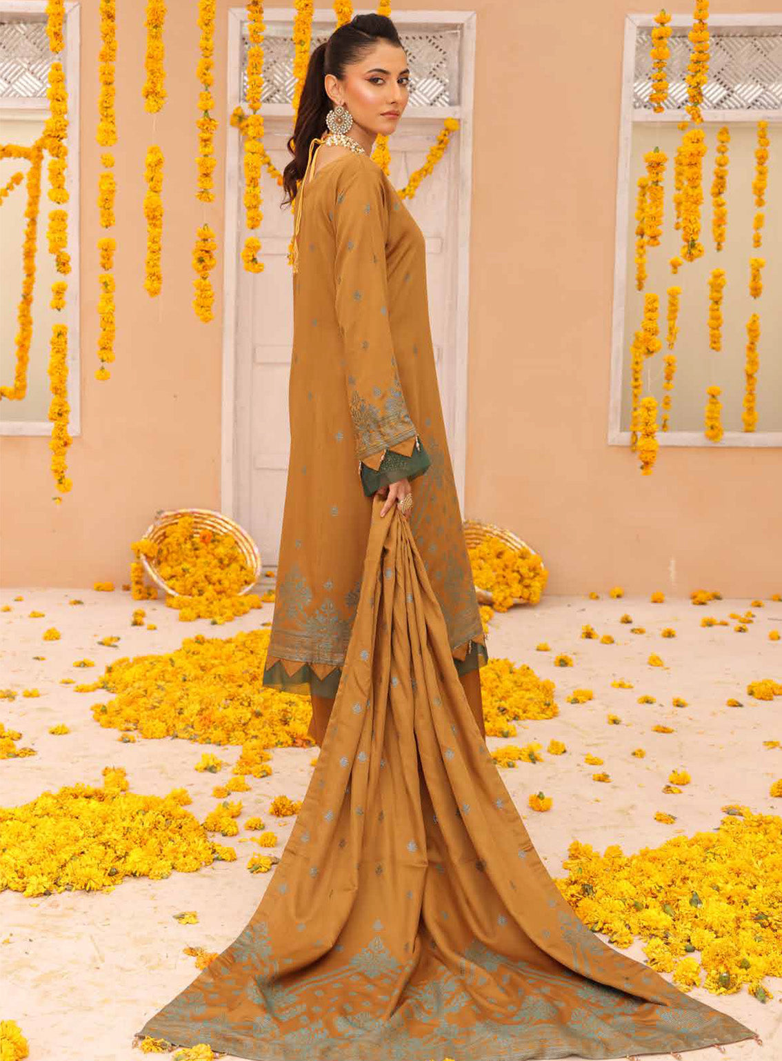 Inayat By Schick Zari Embroidered Viscose 3 Piece Unstitched Suit SDH24I D-03 Inayat By Schick Zari Embroidered Viscose 3 Piece Unstitched Suit SDH24I D-03