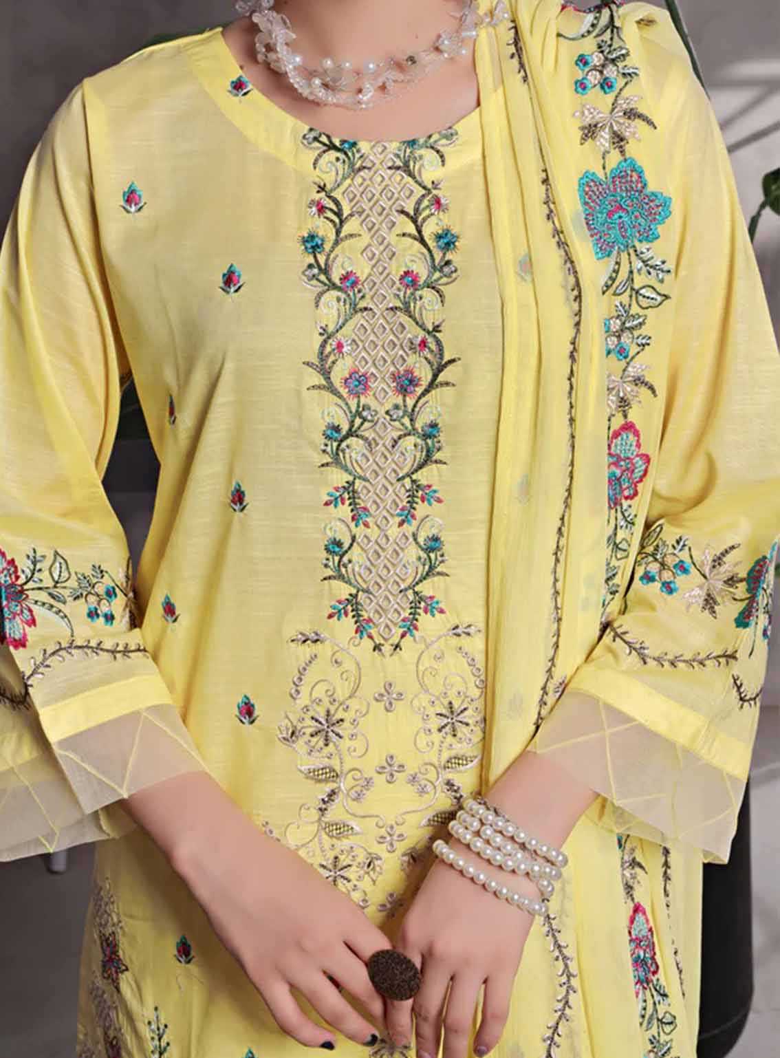 Ishama By Pak Fabrics Embroidered Slub Lawn Unstitched 3 Piece Suit PF25LESL ECD-550 Ishama By Pak Fabrics Embroidered Slub Lawn Unstitched 3 Piece Suit PF25LESL ECD-550