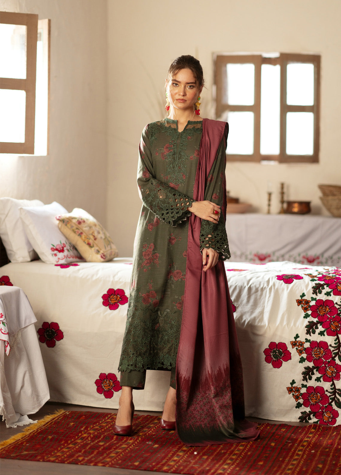 Iznik Embroidered Khaddar 3 Piece Unstitched Suit IZ24PW IPK-05 Iznik Embroidered Khaddar 3 Piece Unstitched Suit IZ24PW IPK-05