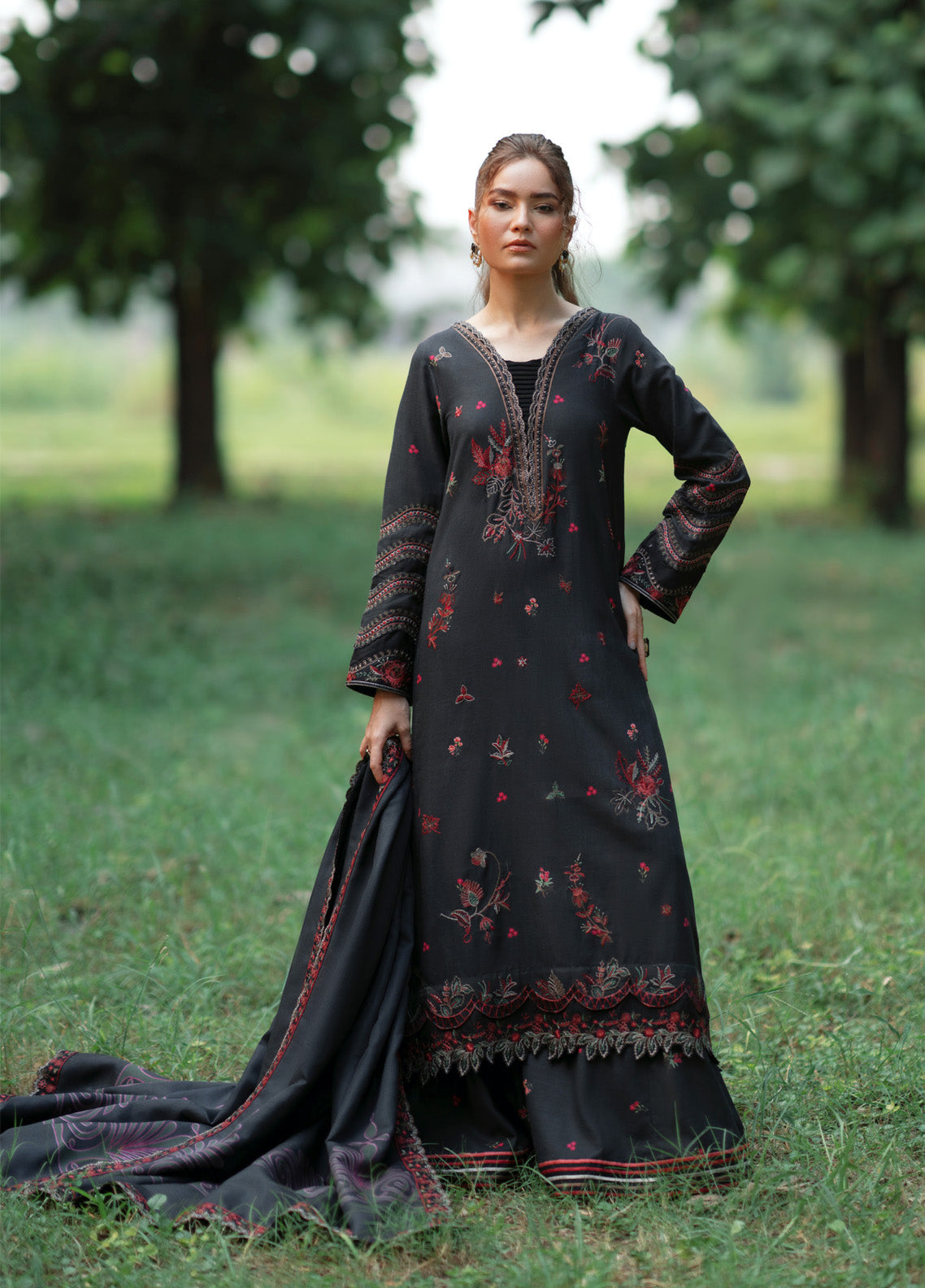 Iznik Embroidered Khaddar 3 Piece Unstitched Suit IZ24PW IPK-07 Iznik Embroidered Khaddar 3 Piece Unstitched Suit IZ24PW IPK-07