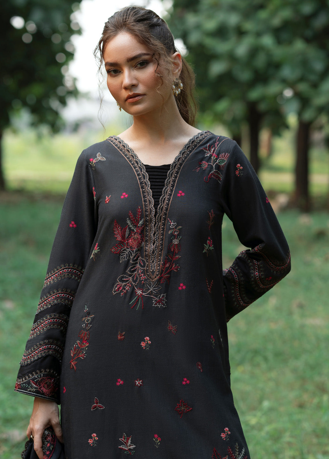 Iznik Embroidered Khaddar 3 Piece Unstitched Suit IZ24PW IPK-07 Iznik Embroidered Khaddar 3 Piece Unstitched Suit IZ24PW IPK-07