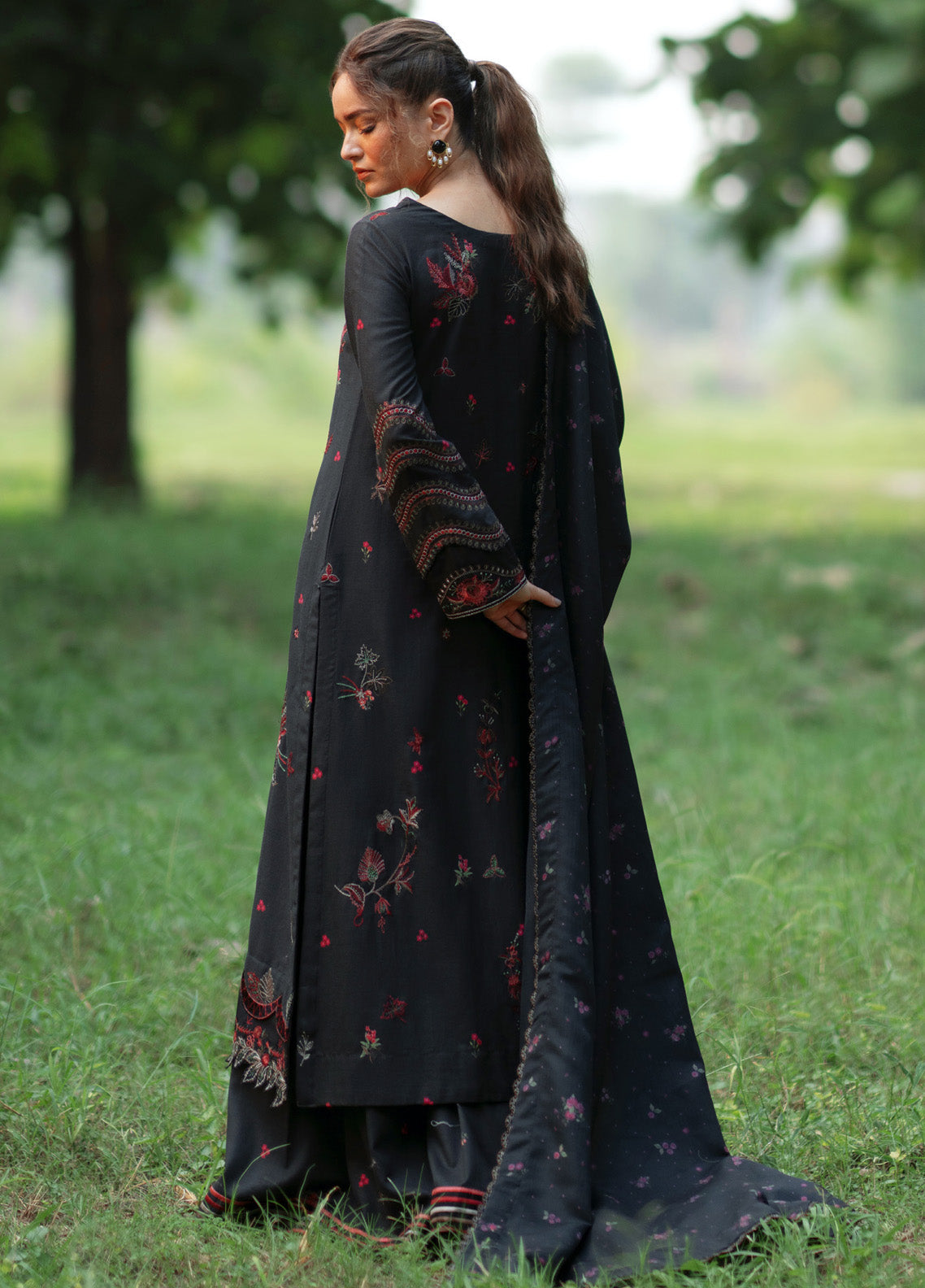 Iznik Embroidered Khaddar 3 Piece Unstitched Suit IZ24PW IPK-07 Iznik Embroidered Khaddar 3 Piece Unstitched Suit IZ24PW IPK-07