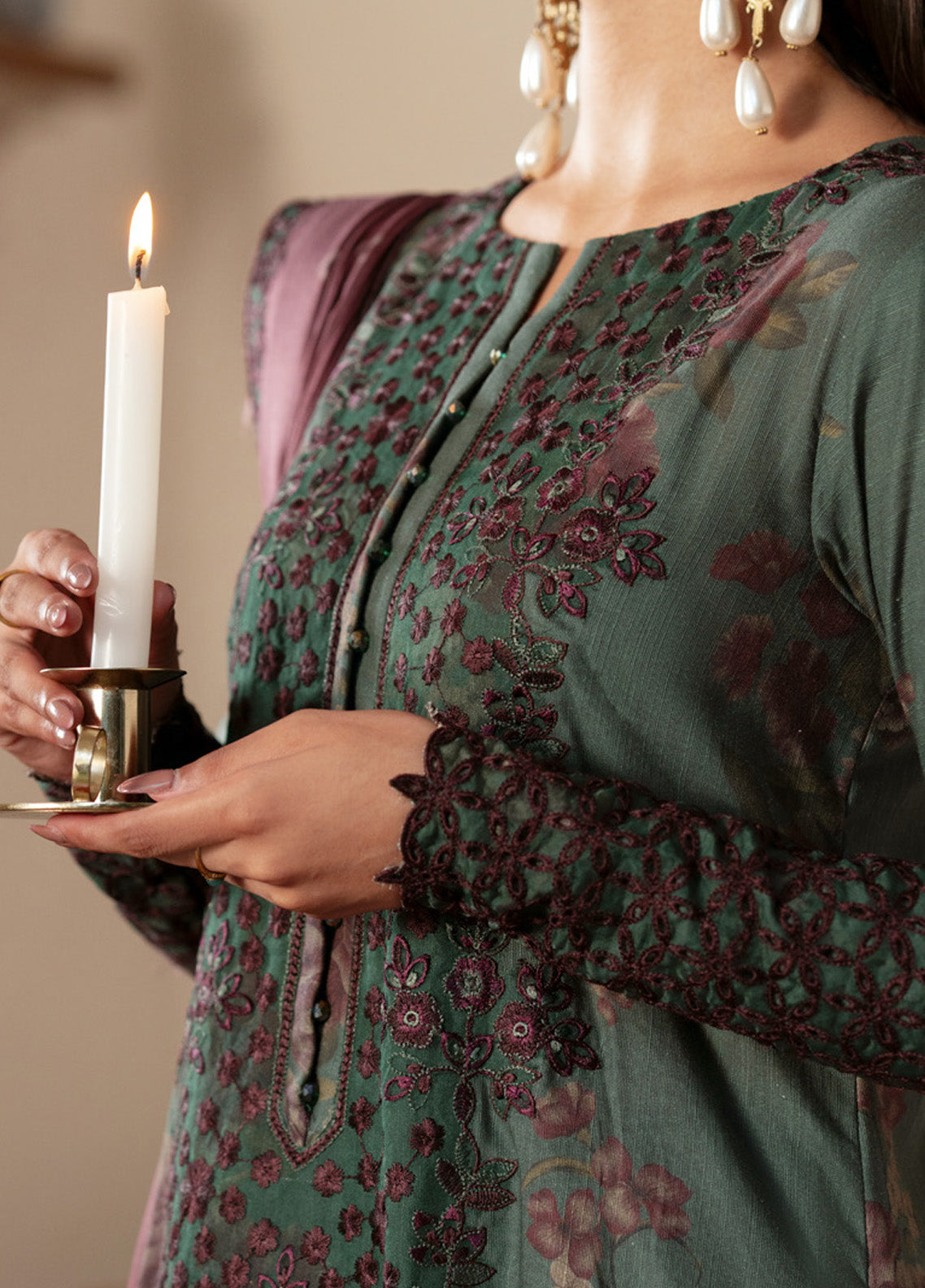 Iznik Embroidered Khaddar 3 Piece Unstitched Suit IZ24PW IPK-08 Iznik Embroidered Khaddar 3 Piece Unstitched Suit IZ24PW IPK-08