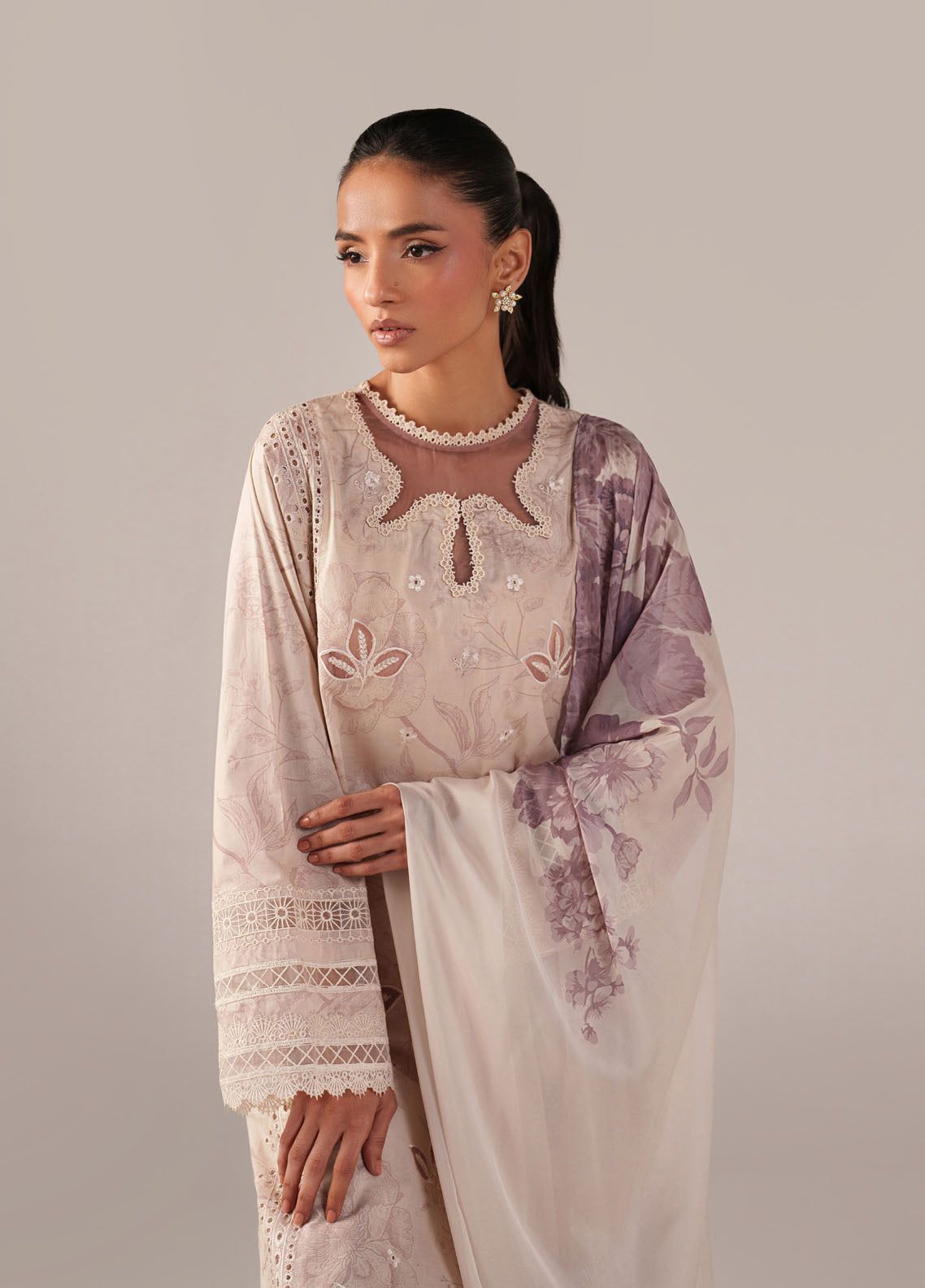 Iznik Embroidered Lawn 3 Piece Unstitched Suit IZ26SS D-SS-01 Iznik Embroidered Lawn 3 Piece Unstitched Suit IZ26SS D-SS-01