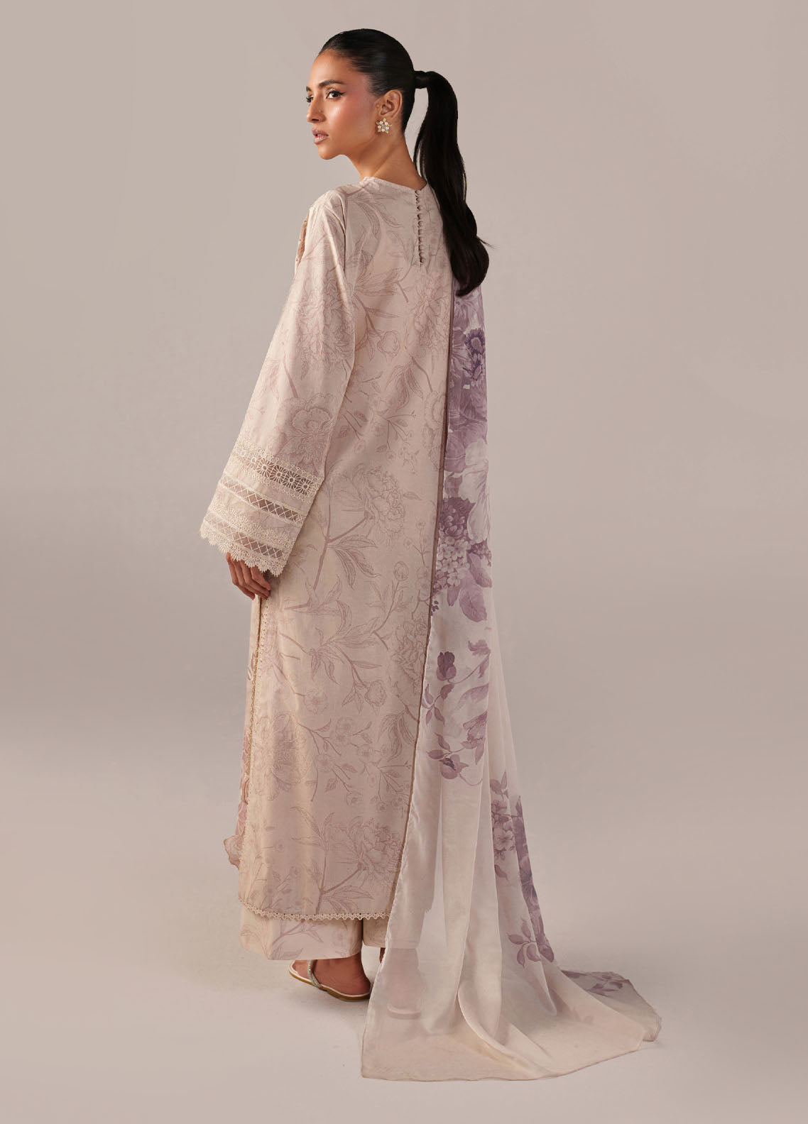 Iznik Embroidered Lawn 3 Piece Unstitched Suit IZ26SS D-SS-01 Iznik Embroidered Lawn 3 Piece Unstitched Suit IZ26SS D-SS-01