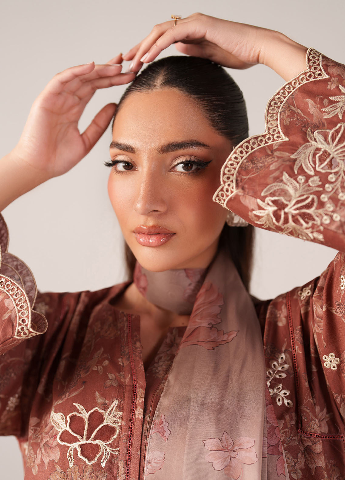 Iznik Embroidered Lawn 3 Piece Unstitched Suit IZ26SS D-SS-02 Iznik Embroidered Lawn 3 Piece Unstitched Suit IZ26SS D-SS-02