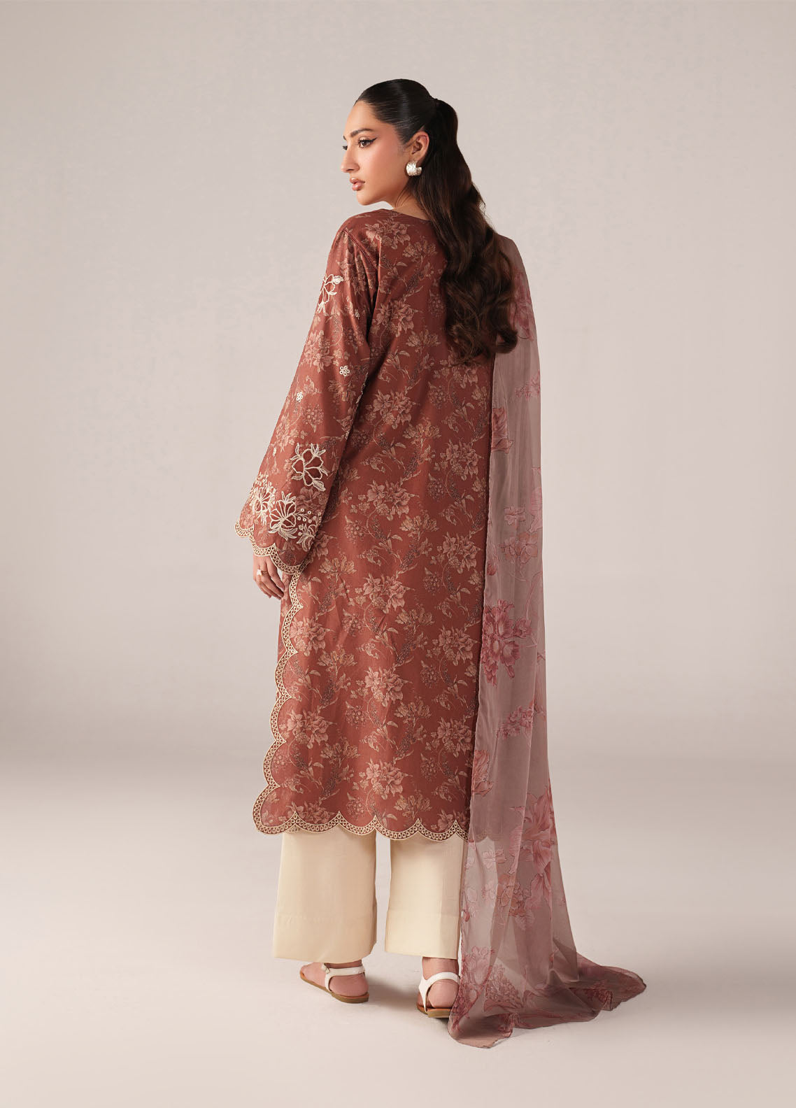Iznik Embroidered Lawn 3 Piece Unstitched Suit IZ26SS D-SS-02 Iznik Embroidered Lawn 3 Piece Unstitched Suit IZ26SS D-SS-02