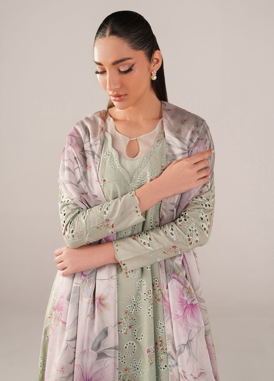 Iznik Embroidered Lawn 3 Piece Unstitched Suit IZ26SS D-SS-03 Iznik Embroidered Lawn 3 Piece Unstitched Suit IZ26SS D-SS-03