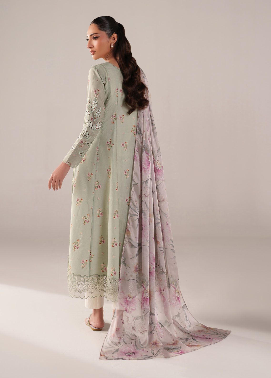 Iznik Embroidered Lawn 3 Piece Unstitched Suit IZ26SS D-SS-03 Iznik Embroidered Lawn 3 Piece Unstitched Suit IZ26SS D-SS-03