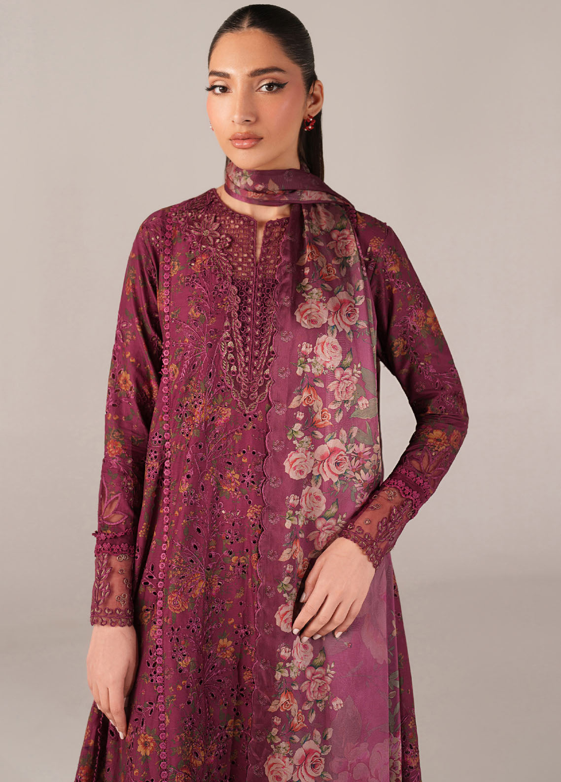 Iznik Embroidered Lawn 3 Piece Unstitched Suit IZ26SS D-SS-04 Iznik Embroidered Lawn 3 Piece Unstitched Suit IZ26SS D-SS-04