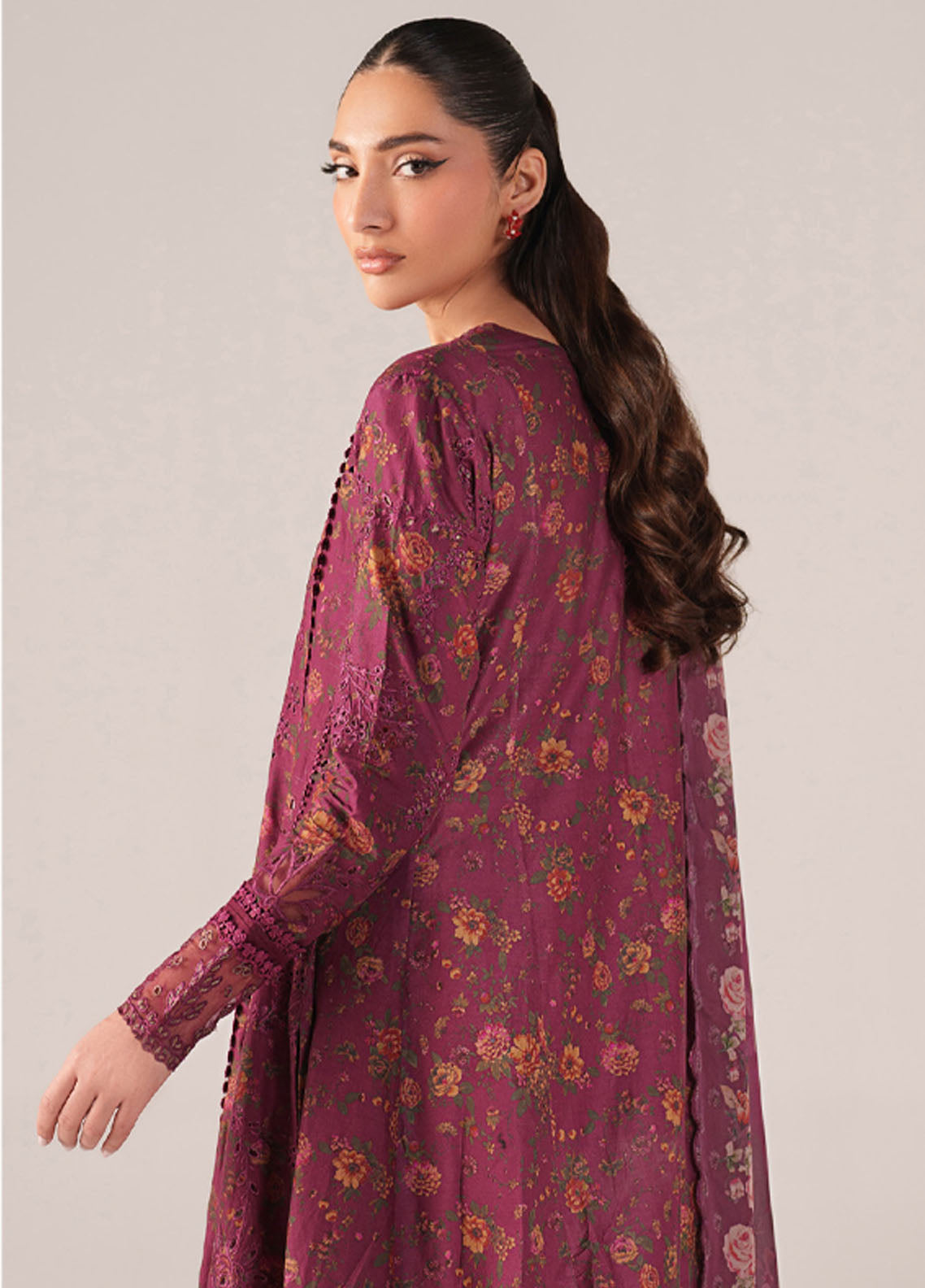 Iznik Embroidered Lawn 3 Piece Unstitched Suit IZ26SS D-SS-04 Iznik Embroidered Lawn 3 Piece Unstitched Suit IZ26SS D-SS-04