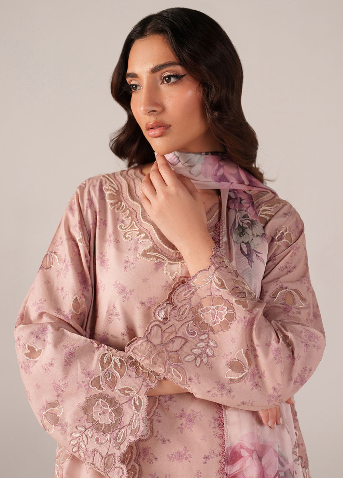 Iznik Embroidered Lawn 3 Piece Unstitched Suit IZ26SS D-SS-05 Iznik Embroidered Lawn 3 Piece Unstitched Suit IZ26SS D-SS-05