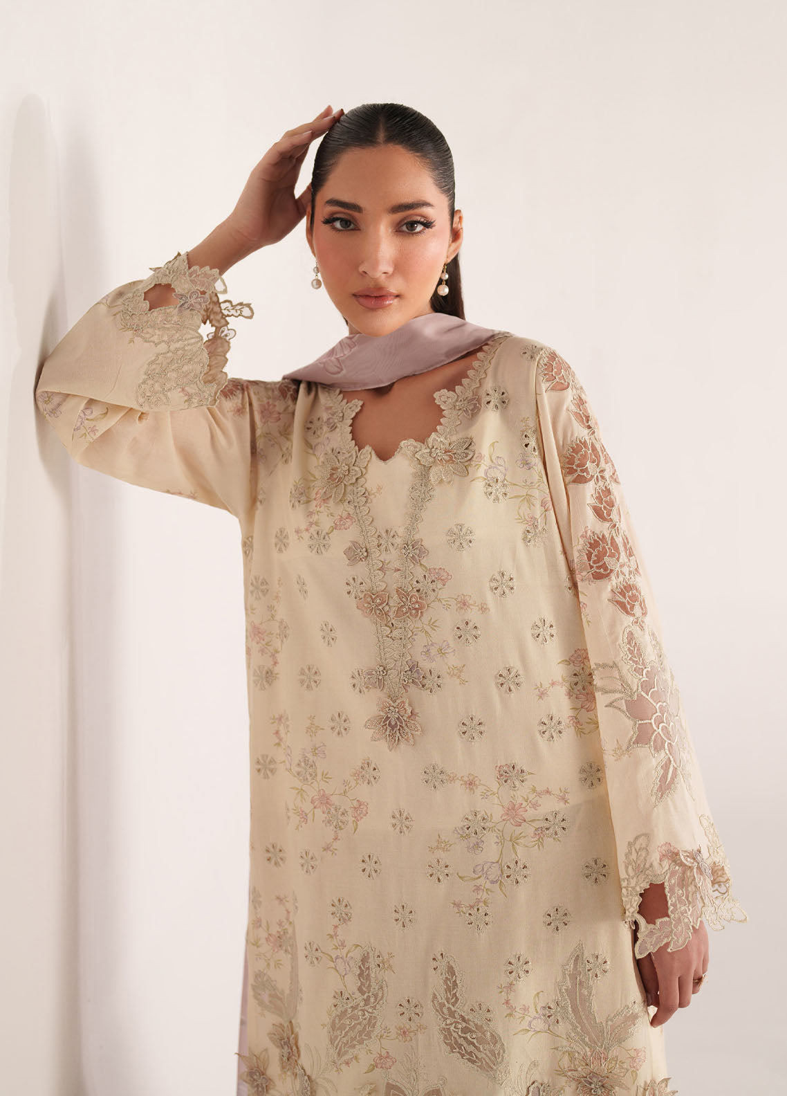 Iznik Embroidered Lawn 3 Piece Unstitched Suit IZ26SS D-SS-06 Iznik Embroidered Lawn 3 Piece Unstitched Suit IZ26SS D-SS-06