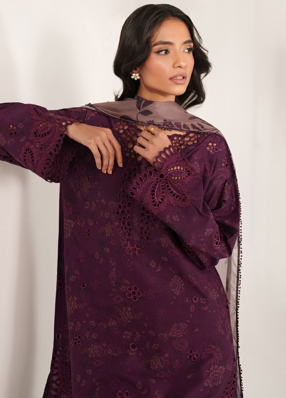 Iznik Embroidered Lawn 3 Piece Unstitched Suit IZ26SS D-SS-08 Iznik Embroidered Lawn 3 Piece Unstitched Suit IZ26SS D-SS-08