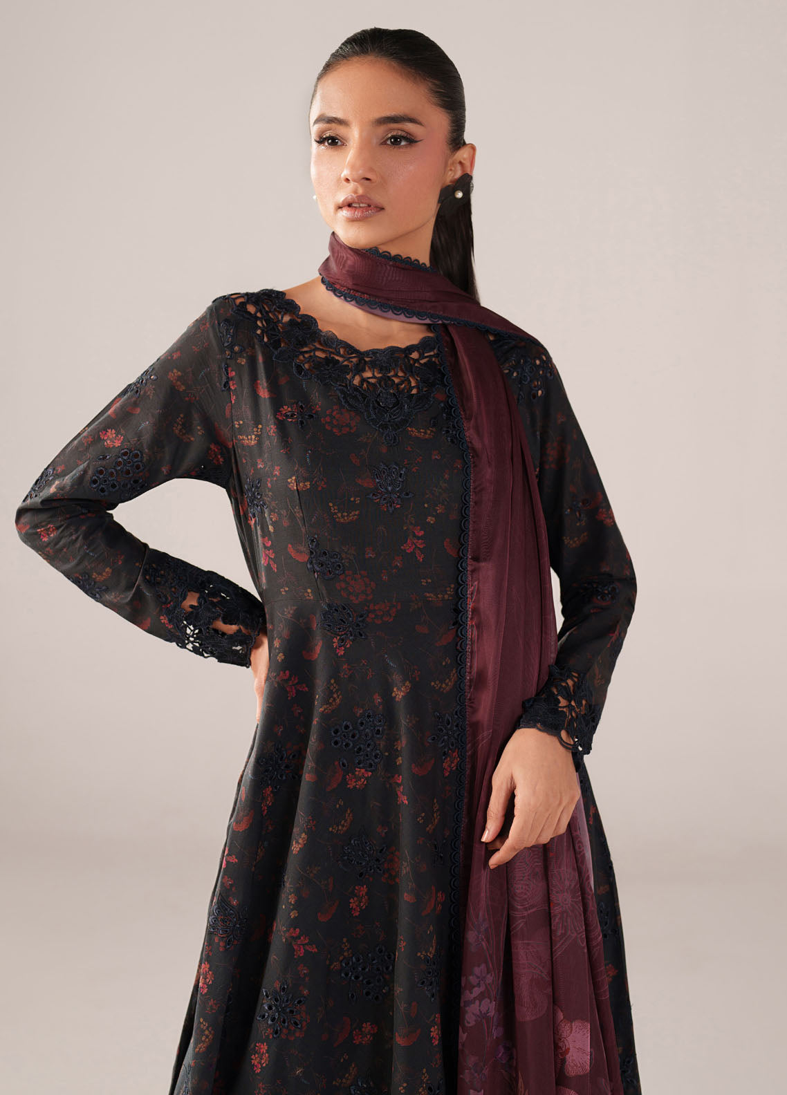 Iznik Embroidered Lawn 3 Piece Unstitched Suit IZ26SS D-SS-09 Iznik Embroidered Lawn 3 Piece Unstitched Suit IZ26SS D-SS-09