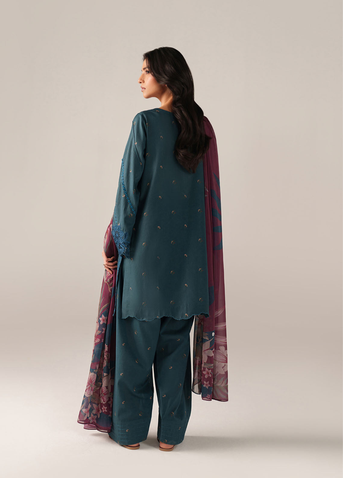 Iznik Embroidered Lawn 3 Piece Unstitched Suit IZ26SS D-SS-10 Iznik Embroidered Lawn 3 Piece Unstitched Suit IZ26SS D-SS-10