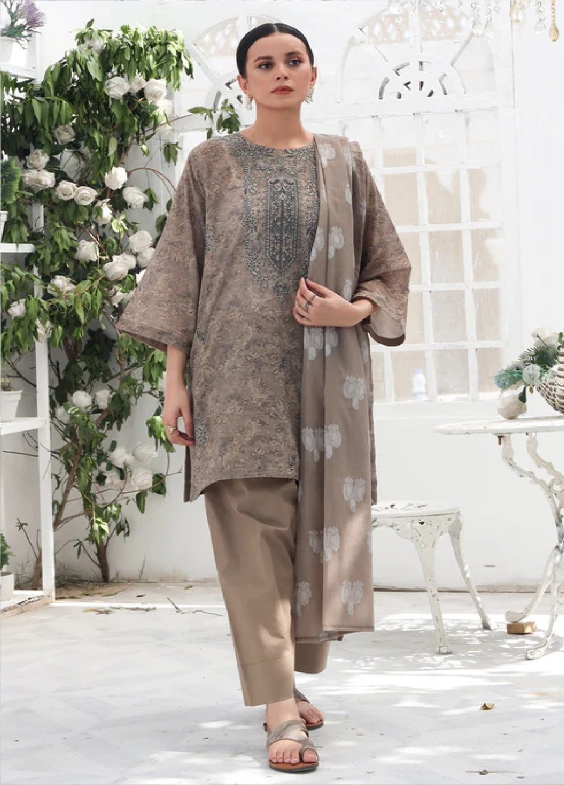 Jacquard Blossom By Rashid Textile Embroidered Lawn 3 Piece Unstitched Suit RT25JB D-8931 Jacquard Blossom By Rashid Textile Embroidered Lawn 3 Piece Unstitched Suit RT25JB D-8931