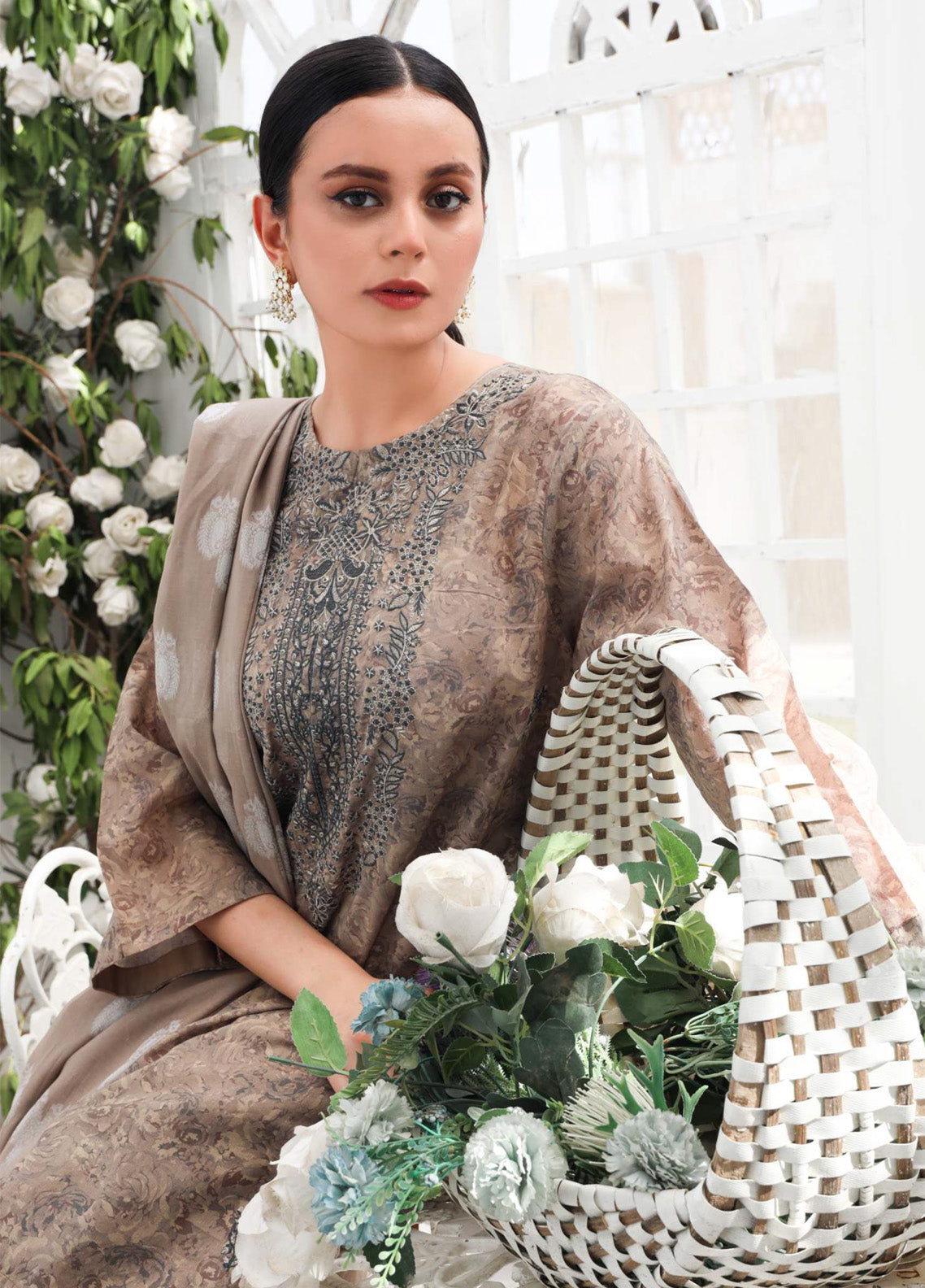 Jacquard Blossom By Rashid Textile Embroidered Lawn 3 Piece Unstitched Suit RT25JB D-8931 Jacquard Blossom By Rashid Textile Embroidered Lawn 3 Piece Unstitched Suit RT25JB D-8931