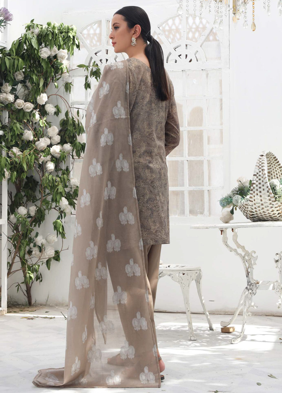 Jacquard Blossom By Rashid Textile Embroidered Lawn 3 Piece Unstitched Suit RT25JB D-8931 Jacquard Blossom By Rashid Textile Embroidered Lawn 3 Piece Unstitched Suit RT25JB D-8931