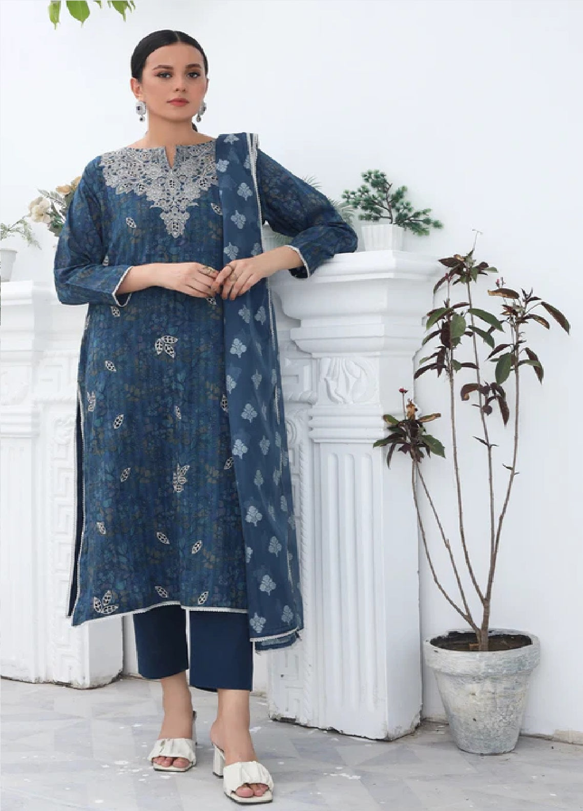Jacquard Blossom By Rashid Textile Embroidered Lawn 3 Piece Unstitched Suit RT25JB D-8932 Jacquard Blossom By Rashid Textile Embroidered Lawn 3 Piece Unstitched Suit RT25JB D-8932