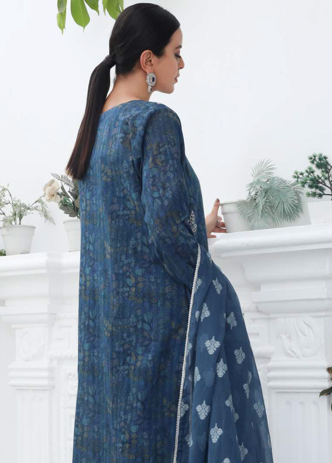 Jacquard Blossom By Rashid Textile Embroidered Lawn 3 Piece Unstitched Suit RT25JB D-8932 Jacquard Blossom By Rashid Textile Embroidered Lawn 3 Piece Unstitched Suit RT25JB D-8932
