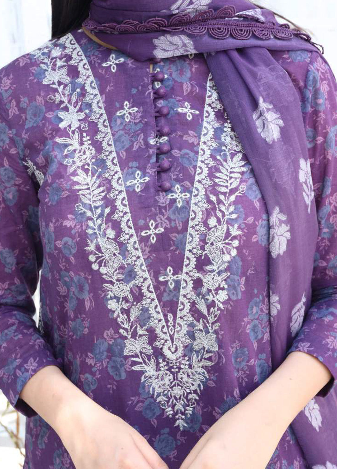Jacquard Blossom By Rashid Textile Embroidered Lawn 3 Piece Unstitched Suit RT25JB D-8934 Jacquard Blossom By Rashid Textile Embroidered Lawn 3 Piece Unstitched Suit RT25JB D-8934